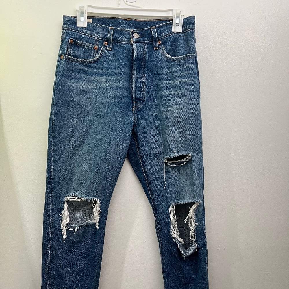 Distressed Denim High-Rise Cropped Jeans  Levi's 28
